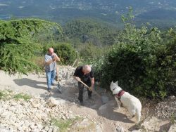 Guy, Jacques et Hima sur le GR9. 