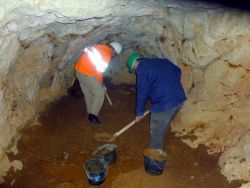 Marc Dufleid et Sébastien Chazalette dans la grotte