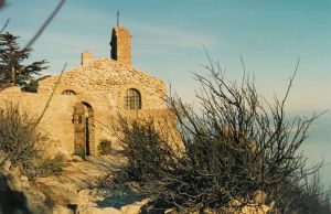 l'entrée est du Prieuré de Sainte-Victoire