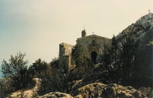 l'entrée ouest du Prieuré de Sainte-Victoire