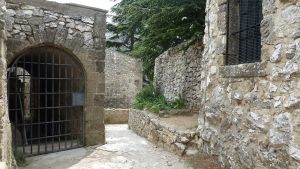 Entrée actuelle du cloître