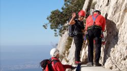 Les gardes nature du Grand Site Sainte-Victoire et les pompiers du GRIMP nettoient le Jardin des moines