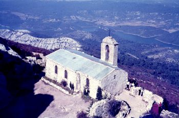 1974, juste avant la reconstruction de l'ancienne sacristie qui, trop en ruines, avait été arasée.