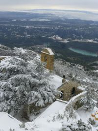 Le prieuré dans son écrin de neige   