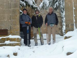 Arrivée devant le porche : Patrice, Jean-Jacques et Sauveur