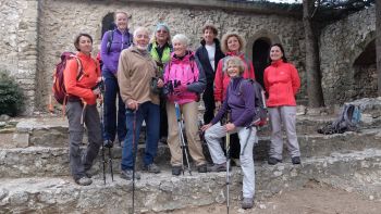 Les dames du CAF entourant Marc, leur ancien Président.