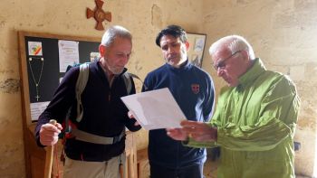 Jean-Paul E. , Fabrice Paul et Marc L. dans la chapelle