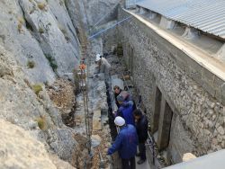 La visite du cloître, l'état d'avancement des travaux 