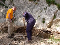 Jean-Paul Evrard et Yves Richard la détruisent