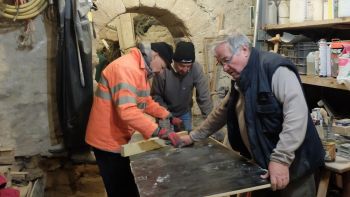 Patrice, Daniel et Alain G. fixent des montants