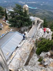 Vue plongeante sur la visite de chantier