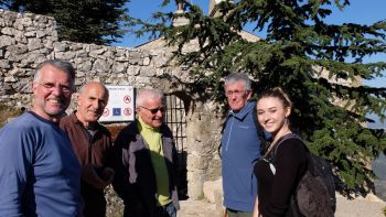 Philippe, Daniel T., Marc L. accueillent Guy et Valentine