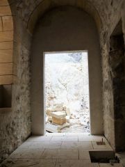 Le sol au fond du cloître est achevé 