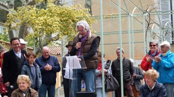 À sa droite, André Guinde et Philippe Charrin avec son petit- fils Jules