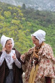 Les danseuses ont revêtu leurs plus beaux costumes