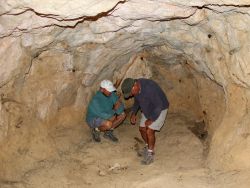 Roland et Marc dans la grotte 