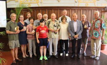 Le comité de jumelage Natitingou, Albert au centre 