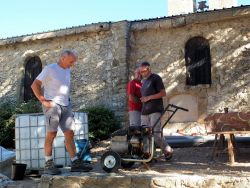 Autour du groupe électrogène, Roland, Philippe et Laurent     