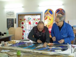 Tony et Jo décalquent les pièces à refaire