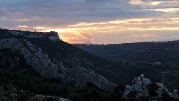 Lever de soleil sur l'oppidum d'Untinos vers 8 heures 