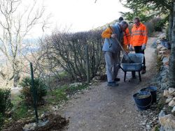 Sauveur gâche le béton 