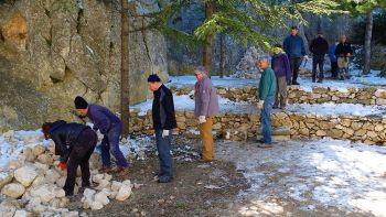 Une grande chaîne se forme