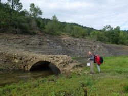 Vieux pont ou petit aqueduc…