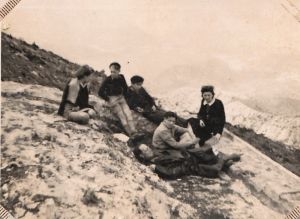 1939, Paul (11 ans) sur le toit dégarni de la chapelle 