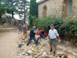 Alain G., Jean-Paul et Patrick leur donnent un coup de main