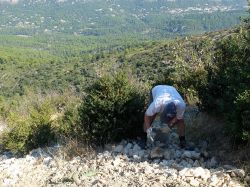 …recherches de pierres plates dans les éboulis