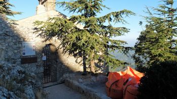 Panonceau identique de l’autre côté, où deux big bags ont été déposés lundi dernier