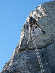 La barre d’ancrage est un peu sortie