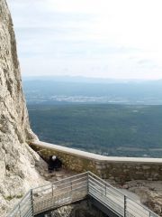 Depuis la brèche, Martin pilote sa caméra 