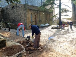  Jean-Paul creuse une petite fondation pour l’arrondi…