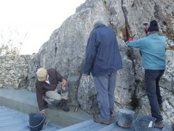 Retirer toutes le pierres de la fissure