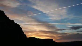 Soleil levant derrière l’oppidum d’Untinos