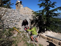 Philippe et Marc L. attaquent le muret