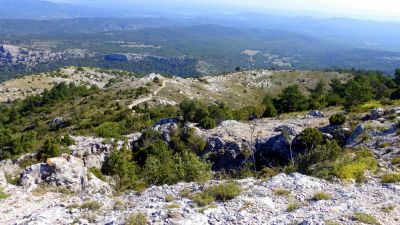 Attention, le gouffre est très proche du GR9 et il ne parait pas dangereux à son approche