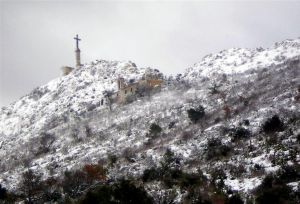 Sur le sentier Imoucha, en vue du Prieuré