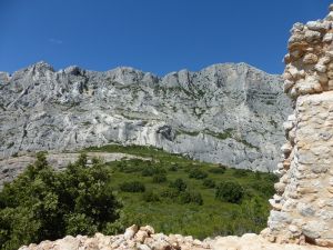 Vers le Nord, le long déroulé de la chaîne de Sainte-Victoire