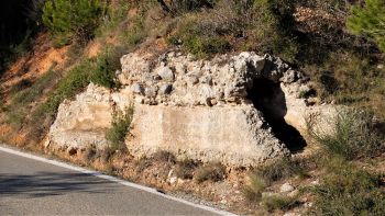 Un petit tronçon de l'aqueduc près du parking du Plan d'En Chois