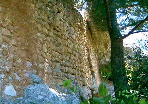 Le mur ouest de la chapelle