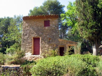 Cézanne s'installait dans ce petit cabanon, dans les carrières de Bibemus, avec vue directe sur Sainte-Victoire !