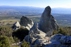 Les rochers surplombant le refuge