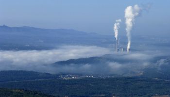 Sans oublier les panaches des cheminées de Gardanne ...