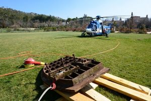 La vanne du barrage a été héliportée jusqu'au Château du Tholonet pour y être conservée