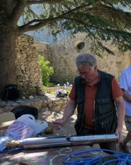 Alain Goudal déballe la pompe immergée 