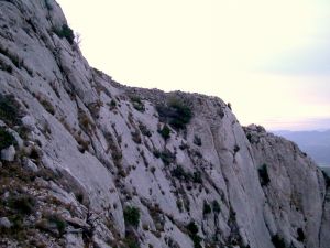 Le deuxième muret vers l'extrémité sud de l'arête est encore plus inaccessible !