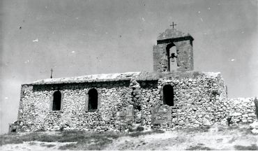 1957, les fenêtres garnies de châssis vitrés et de grilles