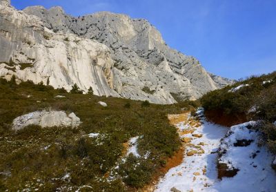 Falaises vues du sentier marron